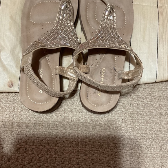 Elegant Women's Sandals in Gold by Aerosoles Size 8.5 - Picture 7 of 7